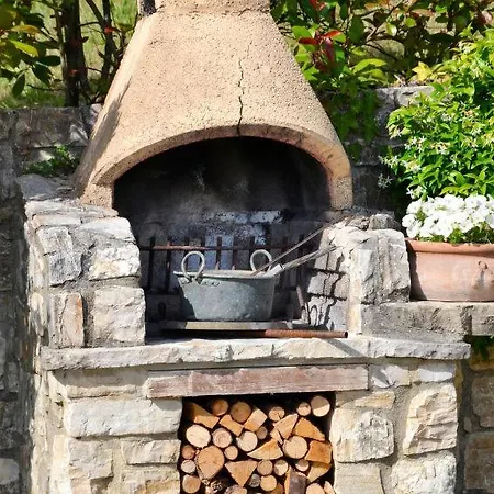 Сasa de vacaciones Sleeps 10 Pool Air Con Wifi Toscella
